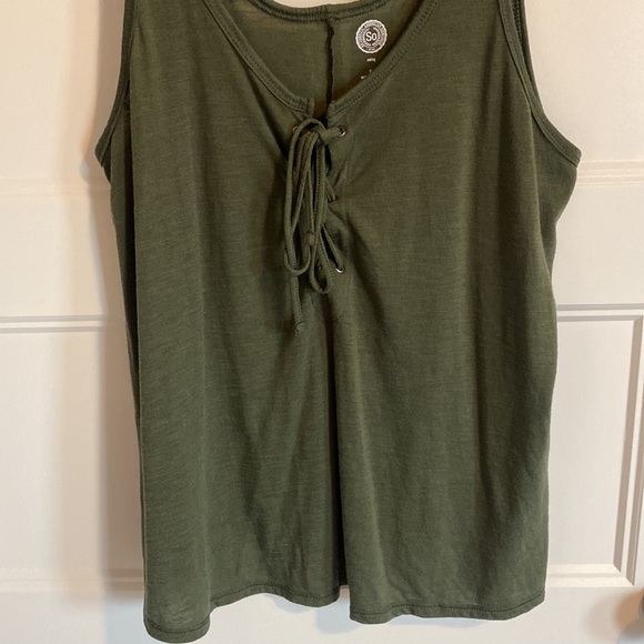 Tank top - Picture 2 of 5